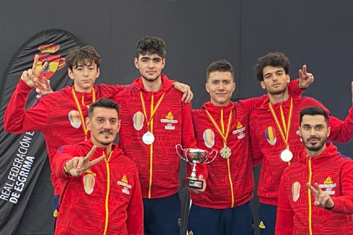 Naţionala României de sabie juniori a câştigat medalia de argint la Cupa Mondială de la Madrid