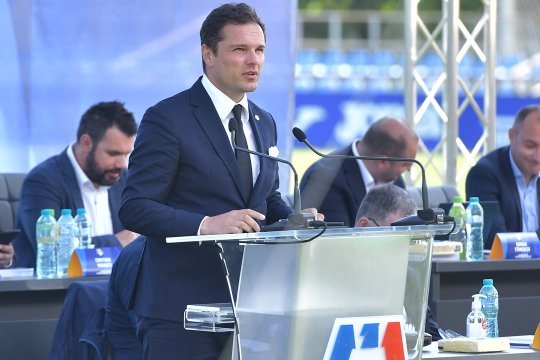 Omul dorit de Dinamo are un salariu surprinzător la FRF. Cât câștigă lunar Vlad Munteanu