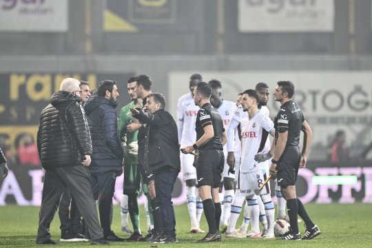 Un nou scandal în Turcia din cauza arbitrajului: a scos echipa de pe teren și meciul a fost suspendat
