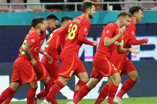 Basarab Panduru, dat pe spate de un jucător de la FCSB: "E cel mai bun, nu are cu cine să se bată"