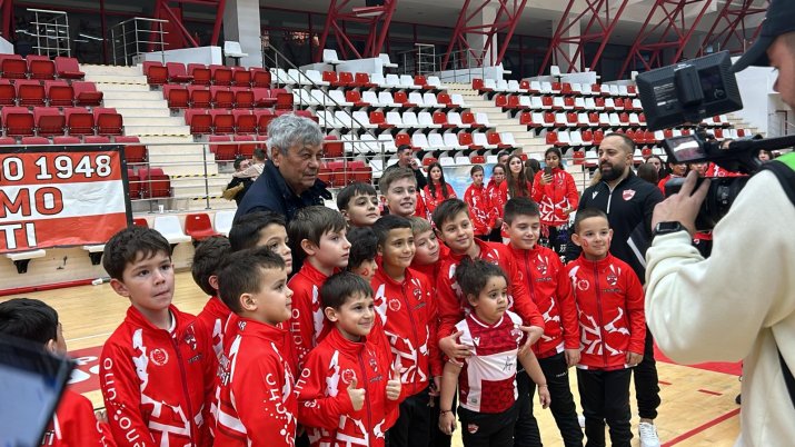 Nimeni nu a ratat șansa de a se fotografia cu Lucescu