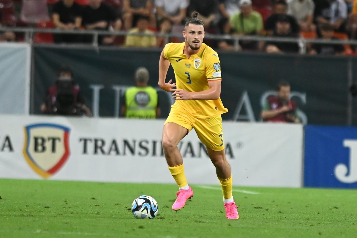 Radu Drăgușin în meciul de fotbal dintre România și Kosovo, din cadrul preliminariilor Campionatului European 2024, Arena Națională, 12 septembrie 2023