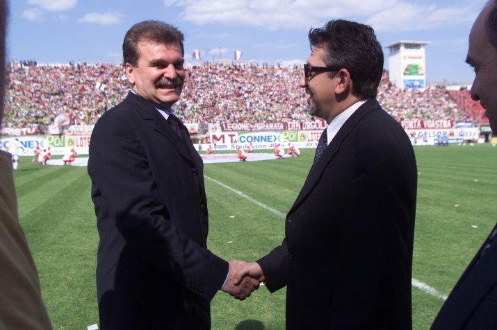 Dinu Gheorghe și George Ilinca, înaintea unui derby Rapid - Craiova de la finalul anilor '90, disputat în Grant