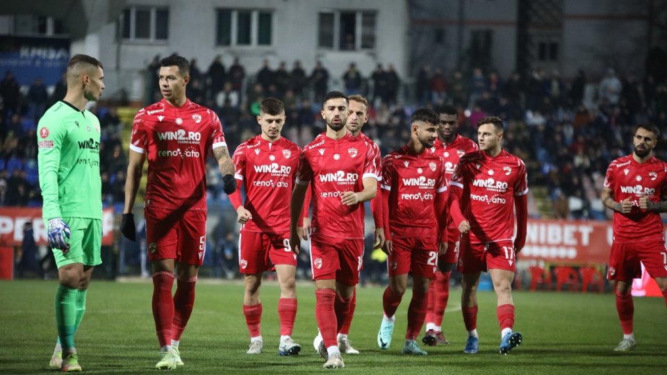 Fotbaliștii lui Dinamo în duelul cu FC Botoșani din Superliga