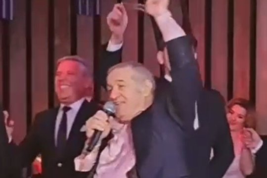 Noi imagini cu Gigi Becali de la cununia lui Ianis Hagi. Patronul FCSB s-a dezlănțuit pe scenă