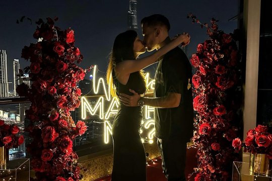 După Târnovanu, a venit și rândul lui Olaru! Căpitanul FCSB s-a logodit în vacanța din Dubai. Cine este aleasa mijlocașului