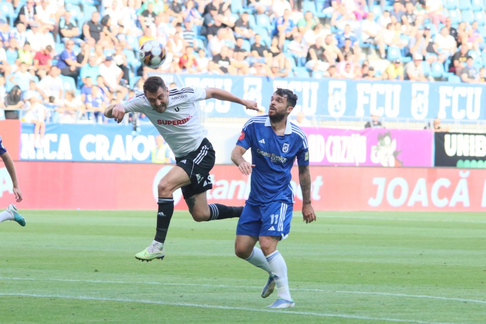 Fază din meciul de fotbal FCU Craiova  - Universitatea Cluj 3-4, SuperLiga Superbet, Stadionul de Fotbal pentru municipiul Craiova, 28 iulie 2023