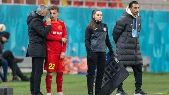 Imaginea serii după FCSB - Oțelul Galați. Elias Charalambous, spectator la indicațiile primite de Mihai Toma