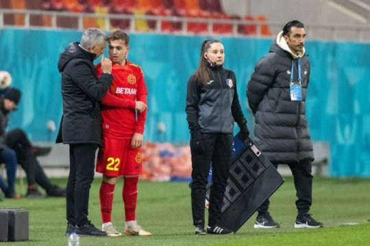 Imaginea serii după FCSB - Oțelul Galați. Elias Charalambous, spectator la indicațiile primite de Mihai Toma