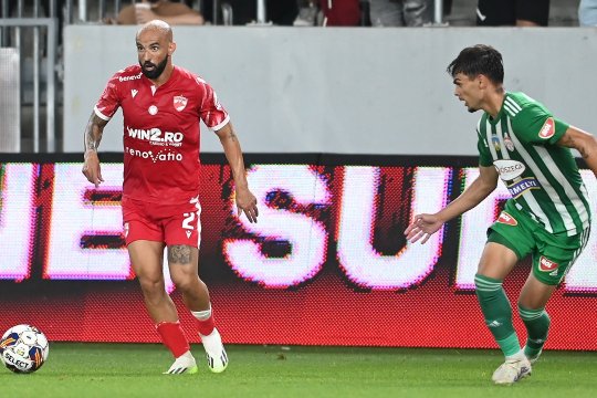 Două penalty-uri neacordate pentru Dinamo în prima repriză a meciului cu Sepsi? Verdictul lui Marius Avram: ”E lovit cu cotul în cap”