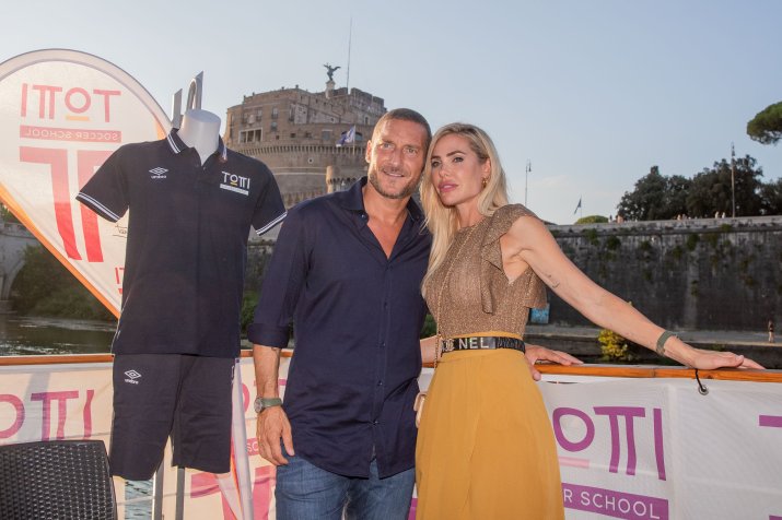 Totti, alături de Ilary Blasi, pe vremea când încă formau un cuplu