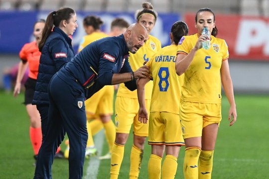 România a încheiat în genunchi campania din Nations League. ”Tricolorele” au retrogradat, cu un singur punct