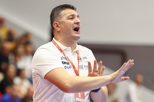 Ce a declarat selecționerul Florentin Pera după eșecul usturător cu Danemarca: ”Pot spune că sunt mulţumit de handbalul prestat în repriza secundă”