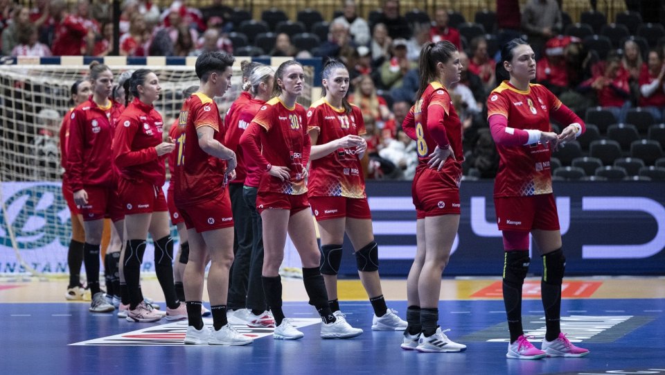 Naționala de handbal feminin a României, după înfrângerea cu Germania