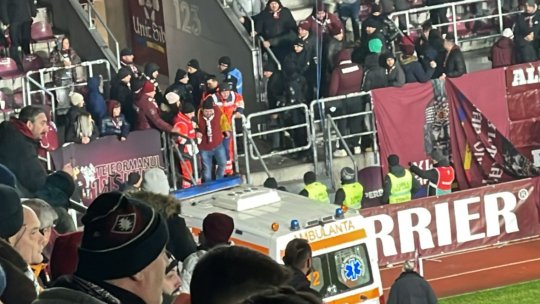 Momente de panică în Giulești. Unui suporter i s-a făcut rău și meciul a fost întrerupt