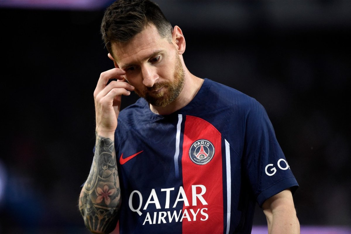 Lionel Messi, întâmpinat cu fluierături la revenirea în Paris