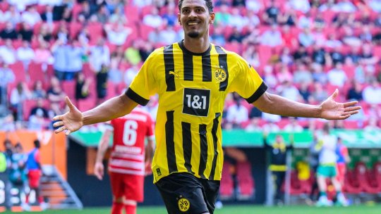 Dortmund câștiga în deplasare la Augsburg și urcă pe prima poziție în Bundesliga. După 12 ani de așteptare, Die Borussen visează la un nou trofeu