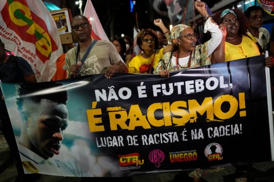 Federația Regală Spaniolă de Fotbal și Comitetul Tehnic al Arbitrilor au concediat șase arbitri VAR în urma acuzațiilor de abuz rasist adus lui Vinicius Jr.