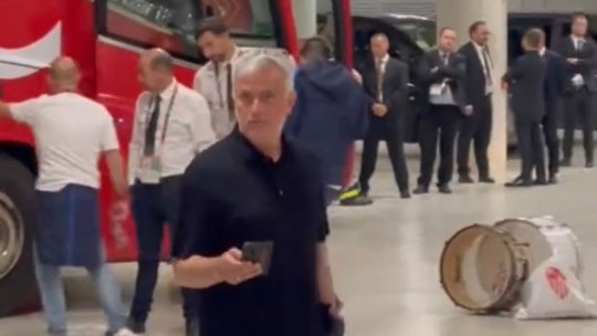 Mourinho a cedat nervos după prima finală pierdută. I-a jignit pe arbitri și a pus piciorul în prag la Roma: „Merit mai mult, suntem morți”