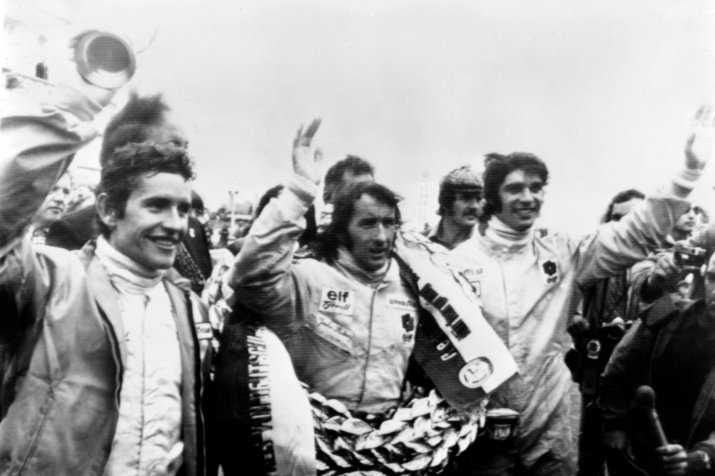 Jackie Stewart se bucură după ce a câștigat Marele Premiu al Germania, din 1971