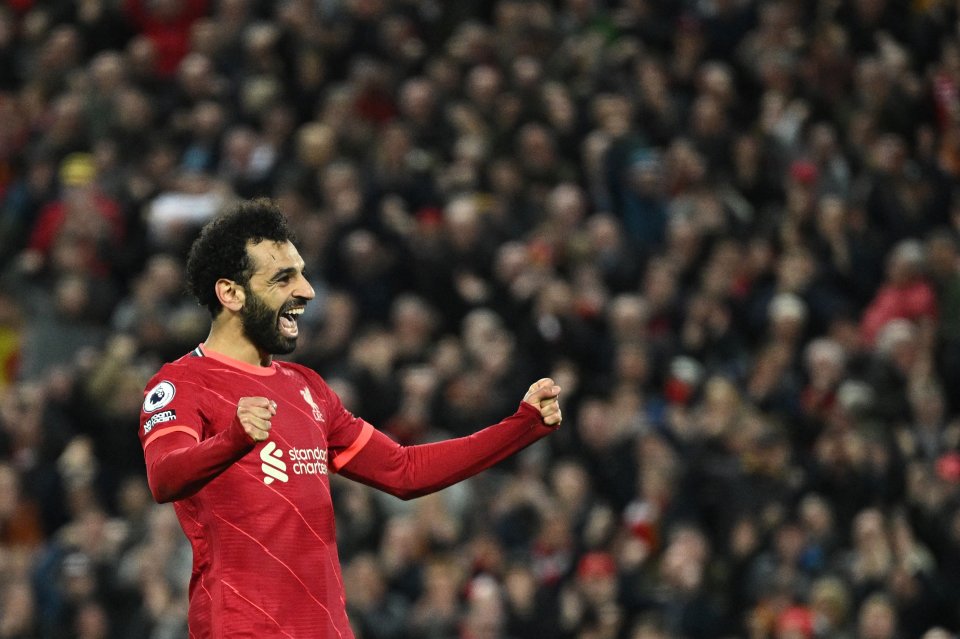 Mo Salah se bucură după ce Liverpool a marcat golul cu numărul patru în poarta celor de la Manchester United