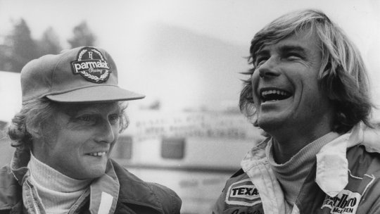 Vânătorul de adrenalină. Lui James Hunt, ultima poveste romantică a Formulei 1, i-au trecut prin pat 5.000 de femei