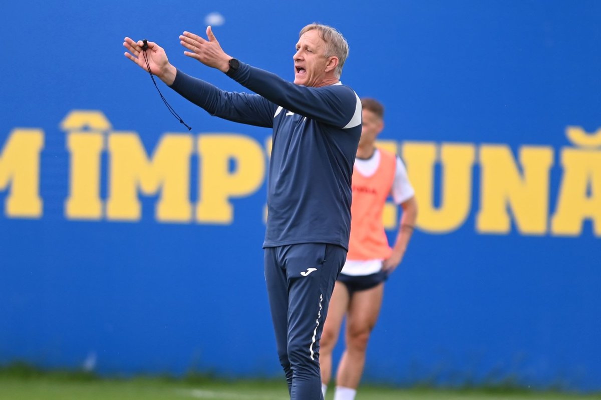 Emil Săndoi se plânge de probleme de lot înaintea debutului la Euro 2023