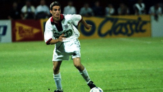 Rapid, echipa sufletului boem. "Vișiniii" fac pași din A în B, și invers, dar reușesc să câștige titlurile de campioană din 1999 și 2003