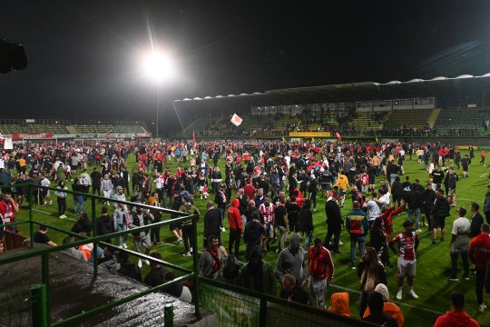 ”Câinii” au ieșit la ”vânătoare”. Deși nu pot legitima nici un jucător, oficialii lui Dinamo încearcă semnarea unui fotbalist ce a trecut pe la Manchester United