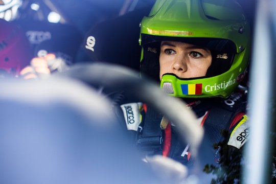 Cristiana Oprea prinde viteză. Prima femeie pilot din România care a concurat în WRC: ”Sigur că sunt prejudecăți și stereotipuri, ele sunt primele piedici”