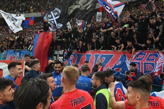 ”E incredibil câtă iubire există pentru FCSB, mă mir. Fanii merită titlul”. Ce șanse le dă Gardoș roș-albaștrilor să devină campioni: ”Chiar și cu Becali, pot” | EXCLUSIV