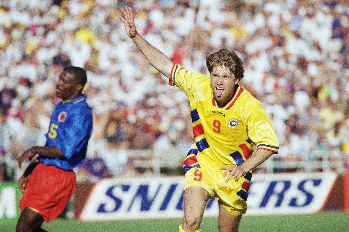 Florin Răducioiu se bucură după un gol marcat în poarta Columbiei, disputată în cadrul Campionatului Mondial din '94