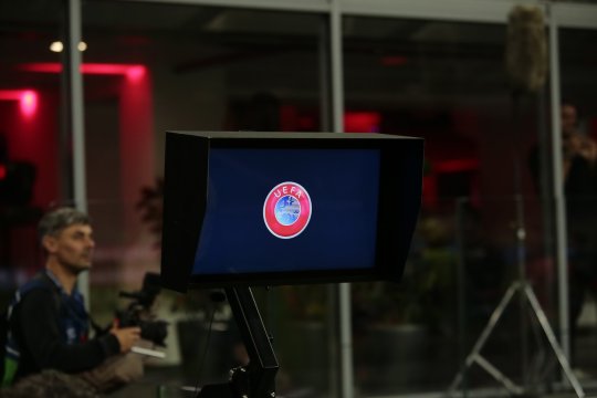 Farul va avea VAR la meciul cu Sheriff Tiraspol. UEFA extinde utilizarea arbitrajului video în toate competițiile europene intercluburi