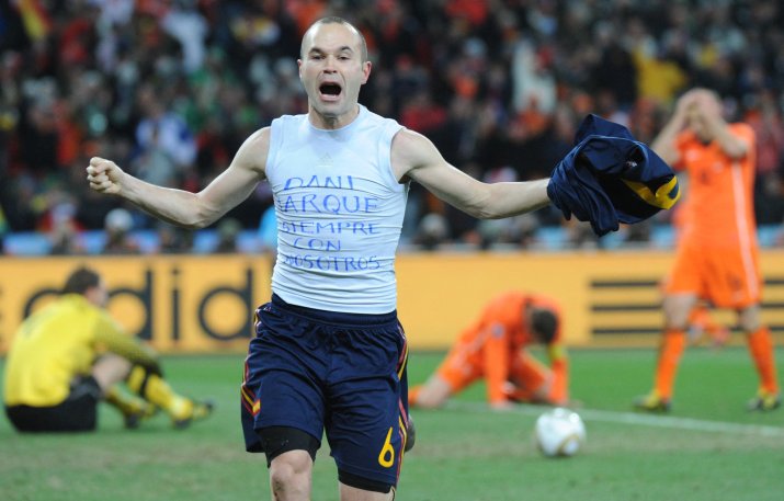 Andres Iniesta se bucură după golul marcat în finala CM 2010, câștigat împotriva Olandei, scor 1-0