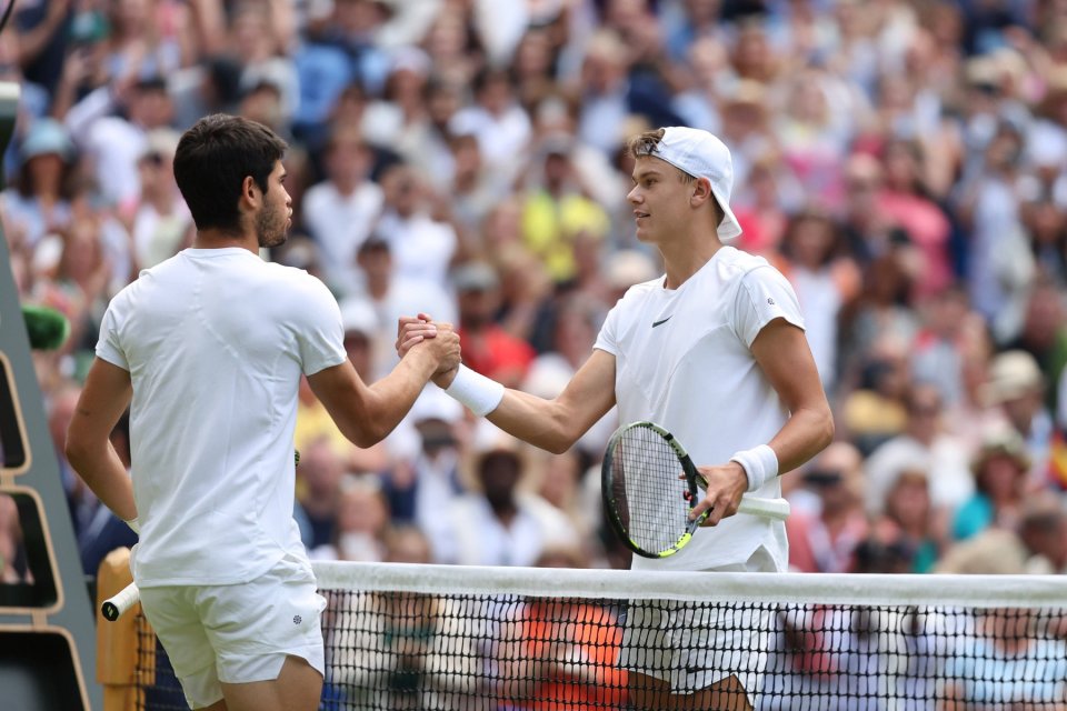 Carlos Alcaraz și Holger Rune, după meciul din sferturile de finală de la Wimbledon