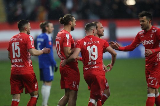 EXCLUSIV | Un fotbalist al UTA-ei, amenințat de omul care controlează clubul: ”Nu mă lasă să plec și îmi face mari probleme”
