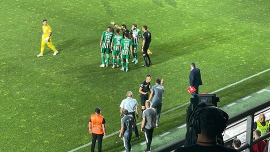 FOTO | Reacție virulentă a jucătorilor lui Sepsi, după ce le-a fost anulat un gol în meciul cu Rapid! Colțescu a dat galbene ”în veselie”. Ce s-a întâmplat