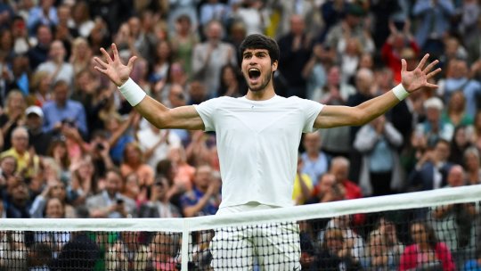 Carlos Alcaraz, adversarul lui Djokovic în finala Wimbledon! Ibericul l-a învins fără probleme pe Daniil Medvedev