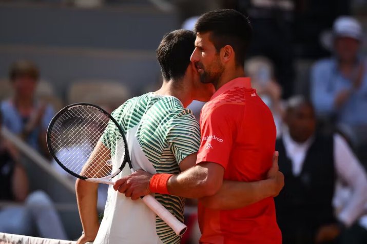 Alcaraz și Djokovic, după sfârșitul semifinalei de la Roland Garros