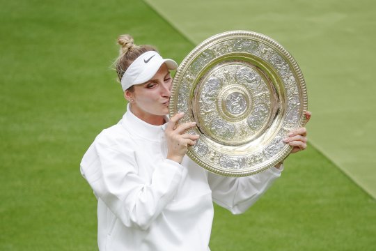 Marketa Vondrousova sărbătorește victoria istorică de la Wimbledon cu bere și tatuaje!