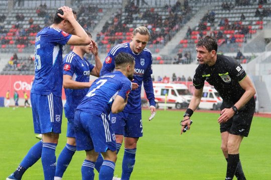FCU Craiova 1948 poate fi sancționată chiar la primul meci pe care îl dispută în acest sezon din Superliga