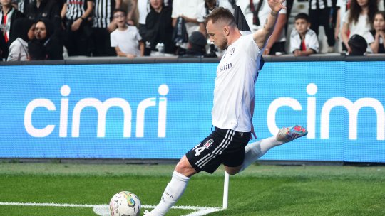 Alexandru Maxim și-ar fi decis viitorul! Unde ar urma să joace mijlocașul român, după ce ar fi primit o ofertă  ”astronomică” din partea formației antrenate de Arda Turan