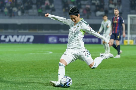 Dan Petrescu, o nouă victorie importantă cu Jeonbuk în Coreea de Sud! Ce obiectiv are tehnicianul român