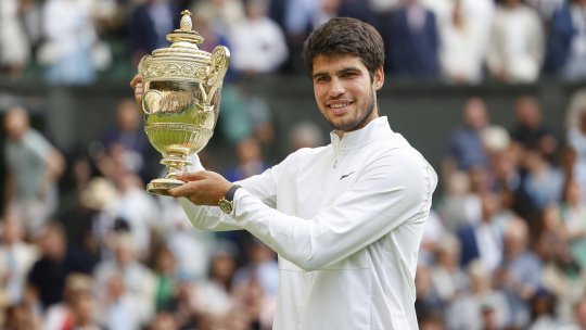 Carlos Alcaraz a câștigat în premieră Wimbledon! Ibericul l-a învins pe Djokovic în urma unui meci nebun, de aproape cinci ore