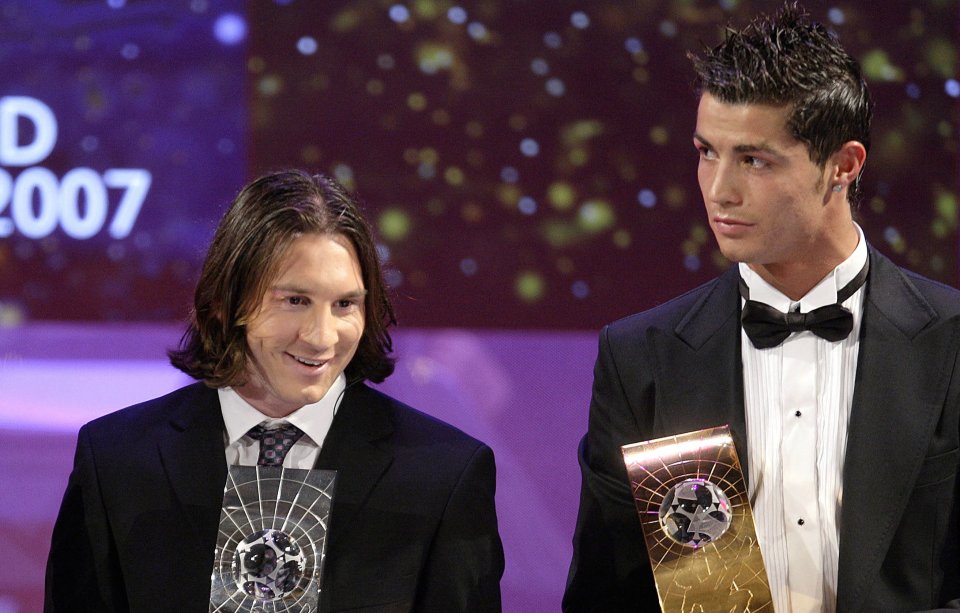 Leo Messi și Cristiano Ronaldo la decernarea Balonului de Aur din 2007. Trofeul a fost câștigat de brazilianul Kaka.