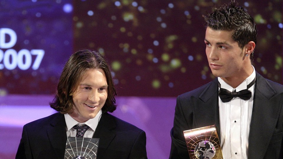 Leo Messi și Cristiano Ronaldo la decernarea Balonului de Aur din 2007. Trofeul a fost câștigat de brazilianul Kaka.