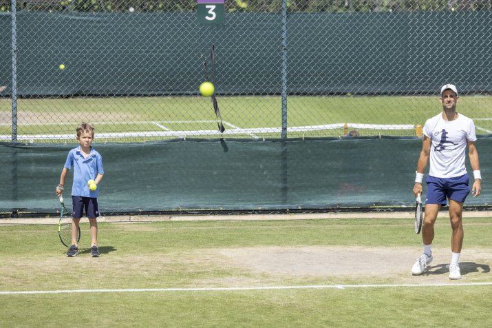Djokovic și copilul său, fotografiați pe terenul de tenis