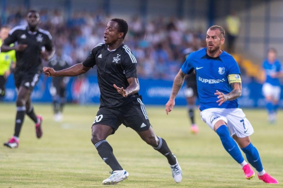 Denis Alibec, în duel cu jucătorii lui Sheriff Tiraspol, în manșa tur