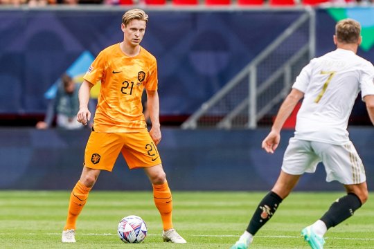 Frenkie de Jong, dorit de Manchester City! Ce salariu are mijlocașul la Barcelona în prezent