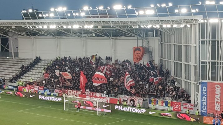 Arcul de Triumf, asaltat de fani înaintea derby-ului FCSB - Dinamo